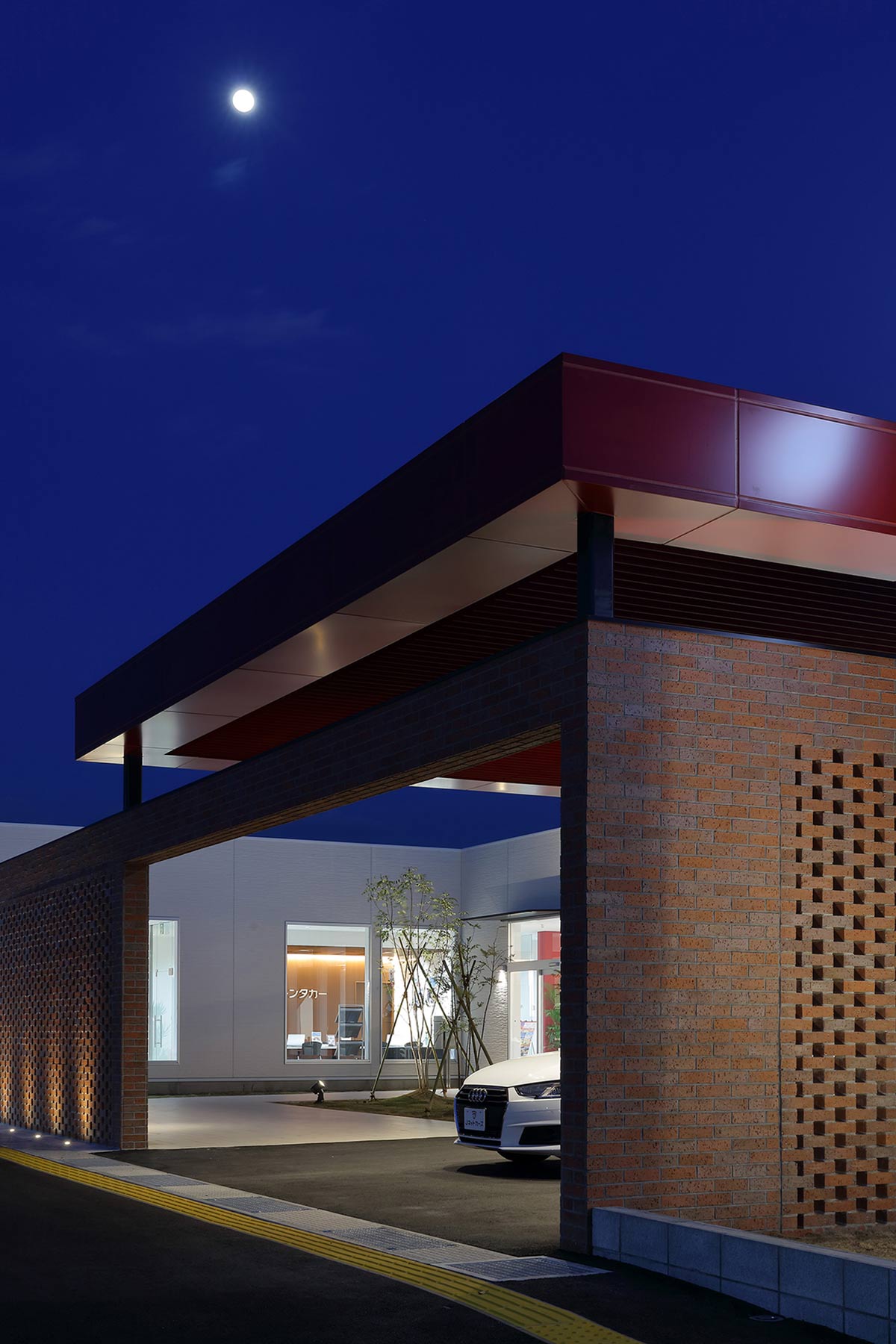 Jネットカーズ 越谷レイクタウン店 設計監理 事例写真